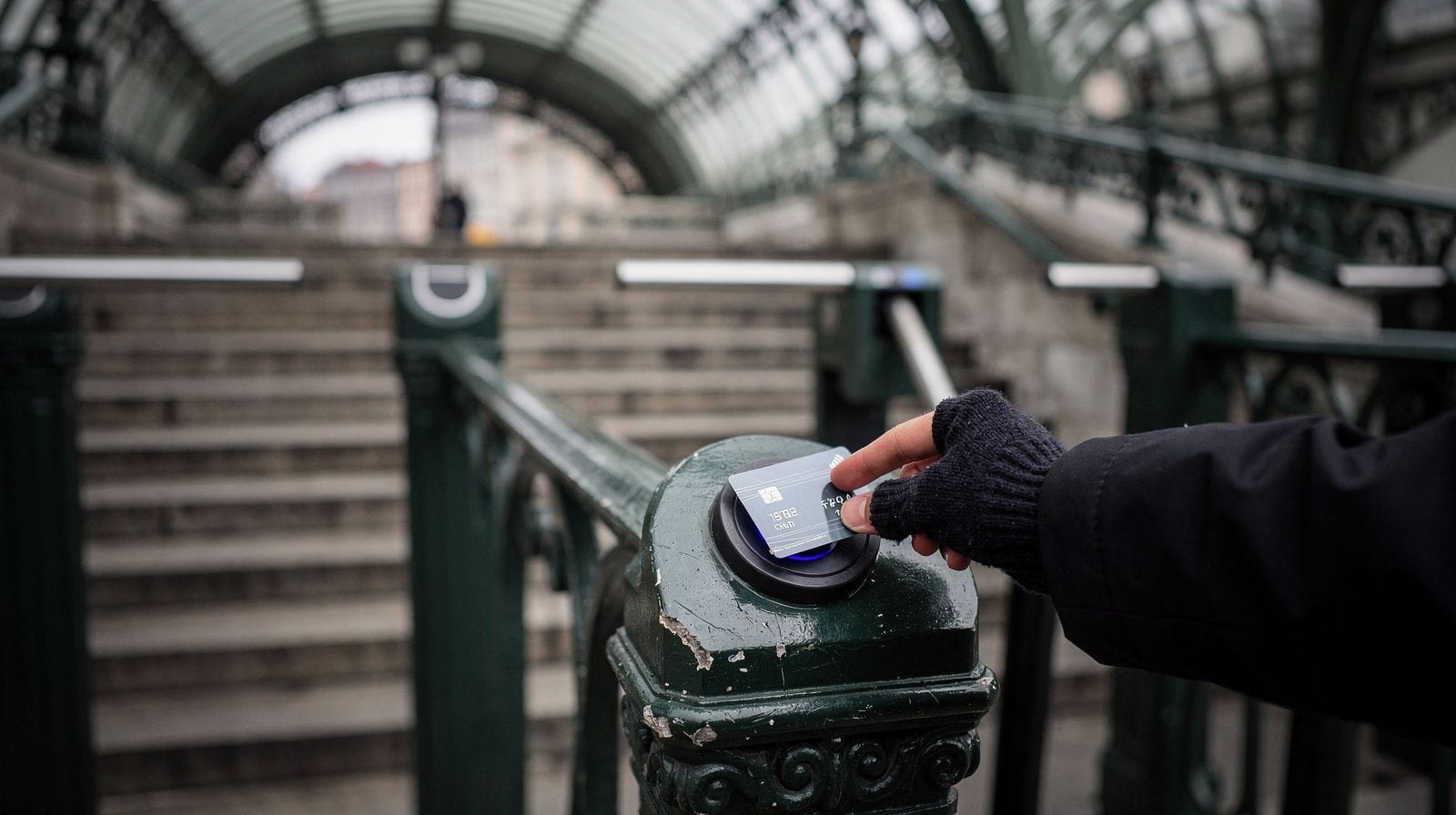 ¿Se puede pagar el metro de París sin contacto?