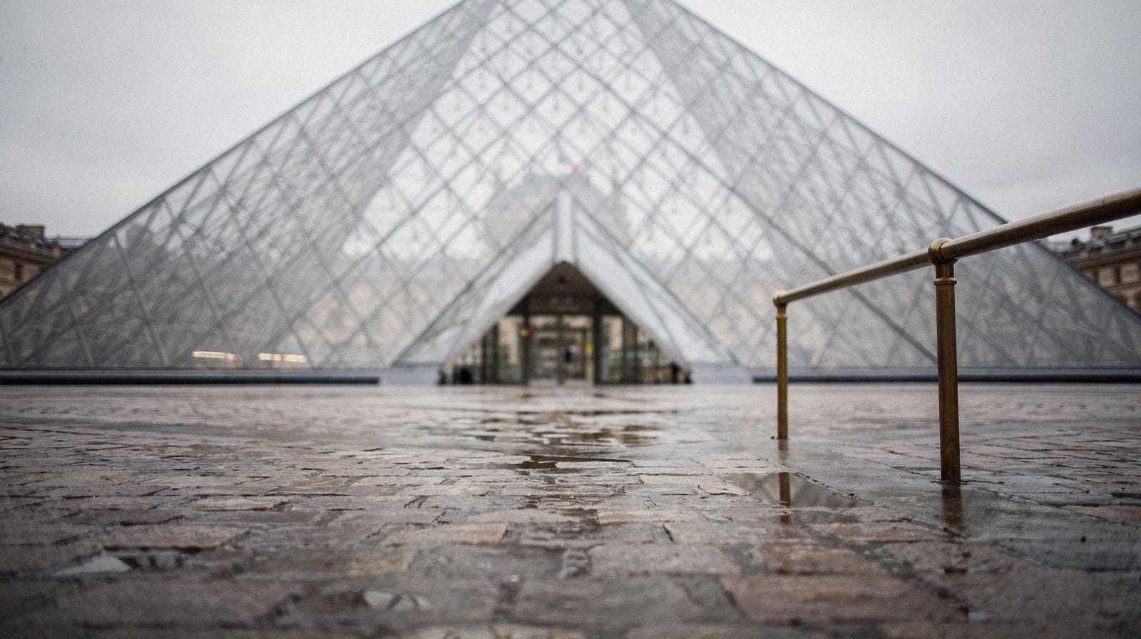 ¿Qué día cierra el Louvre?