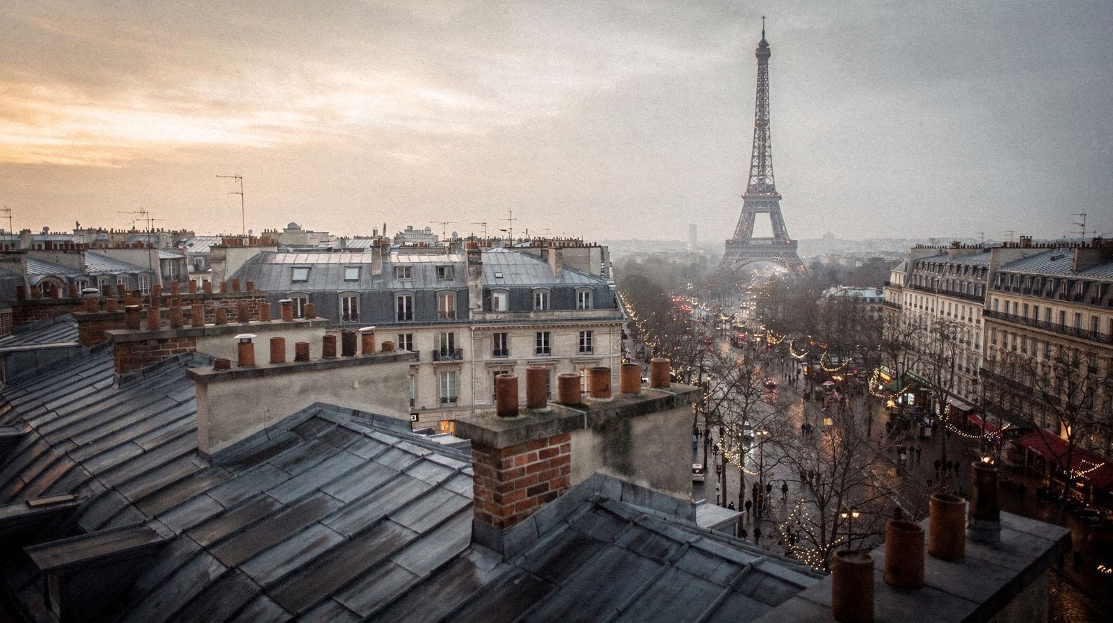 When are the Paris Christmas lights on?
