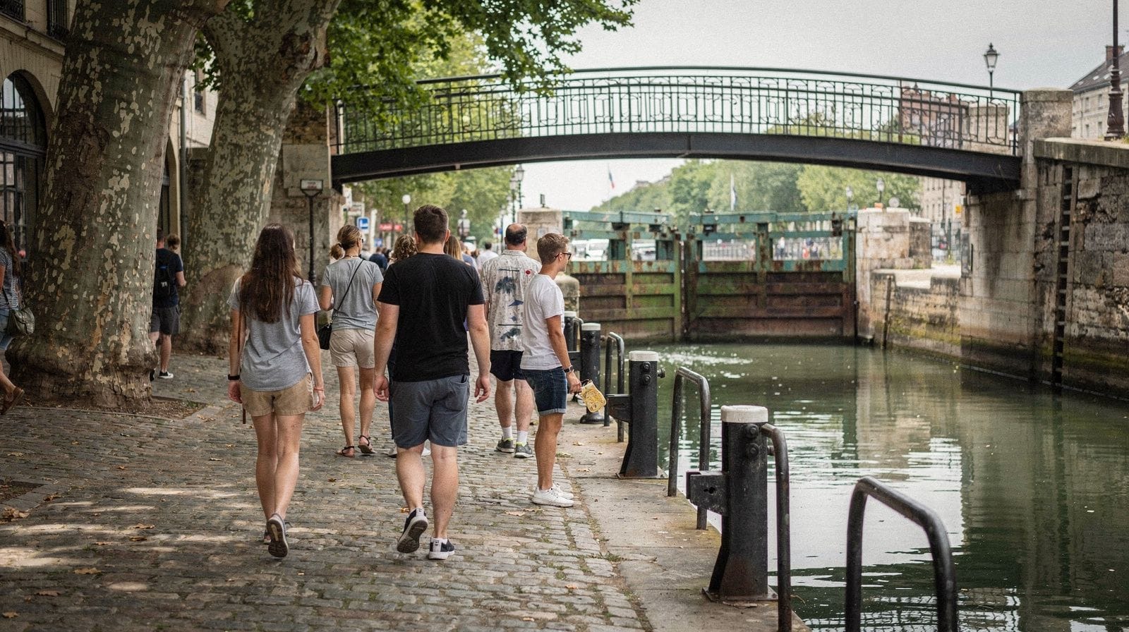 Canal Saint-Martin: een wandelgids van een local