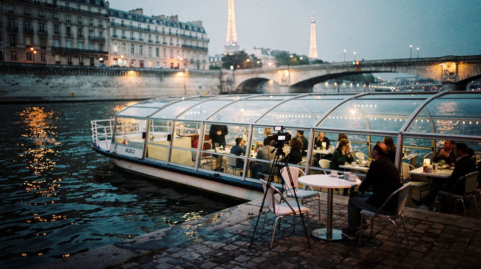 Hop-on-Hop-off-Bus vs. Seine-Kreuzfahrt in Paris