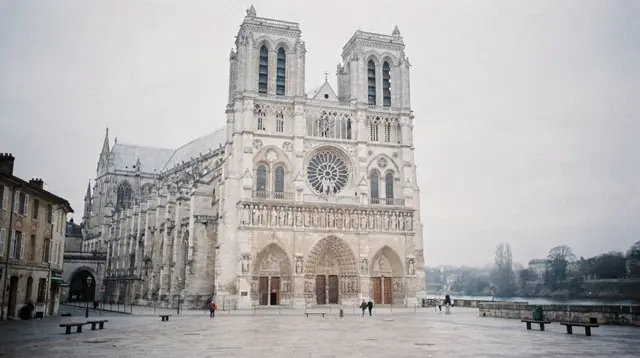 Notre-Dame, Sainte-Chapelle and the Conciergerie: the Île de la Cité
