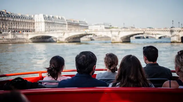 Paris city sightseeing tours: your first overview of the city