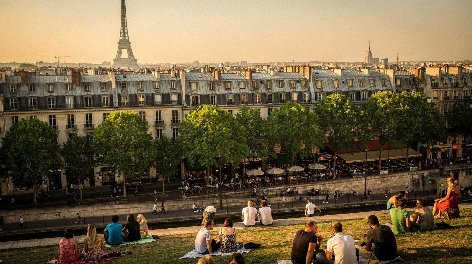 Paris im Sommer: Was Sie von Juni bis August wirklich erwartet