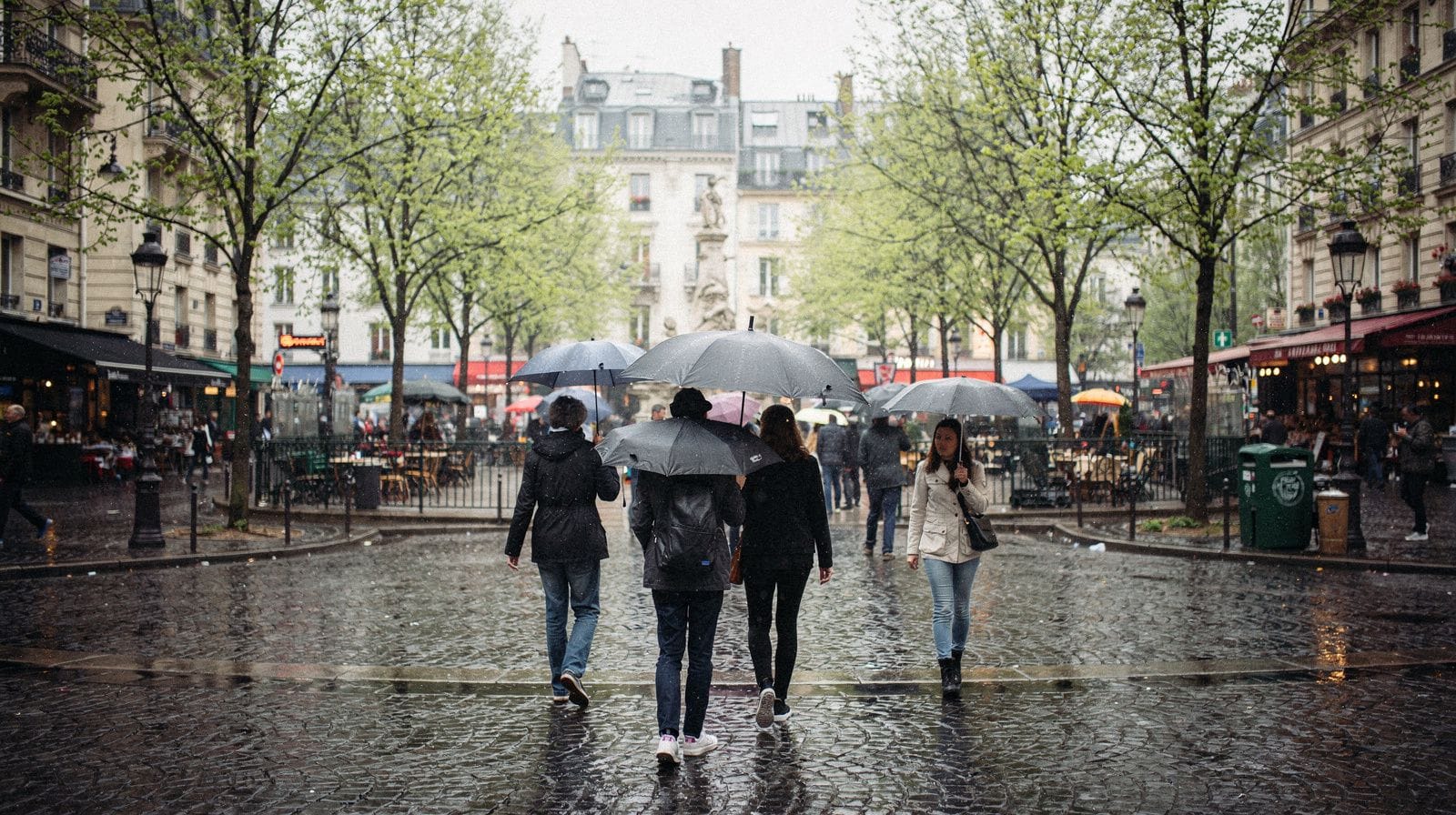 Paris bei Regen: Was wirklich funktioniert