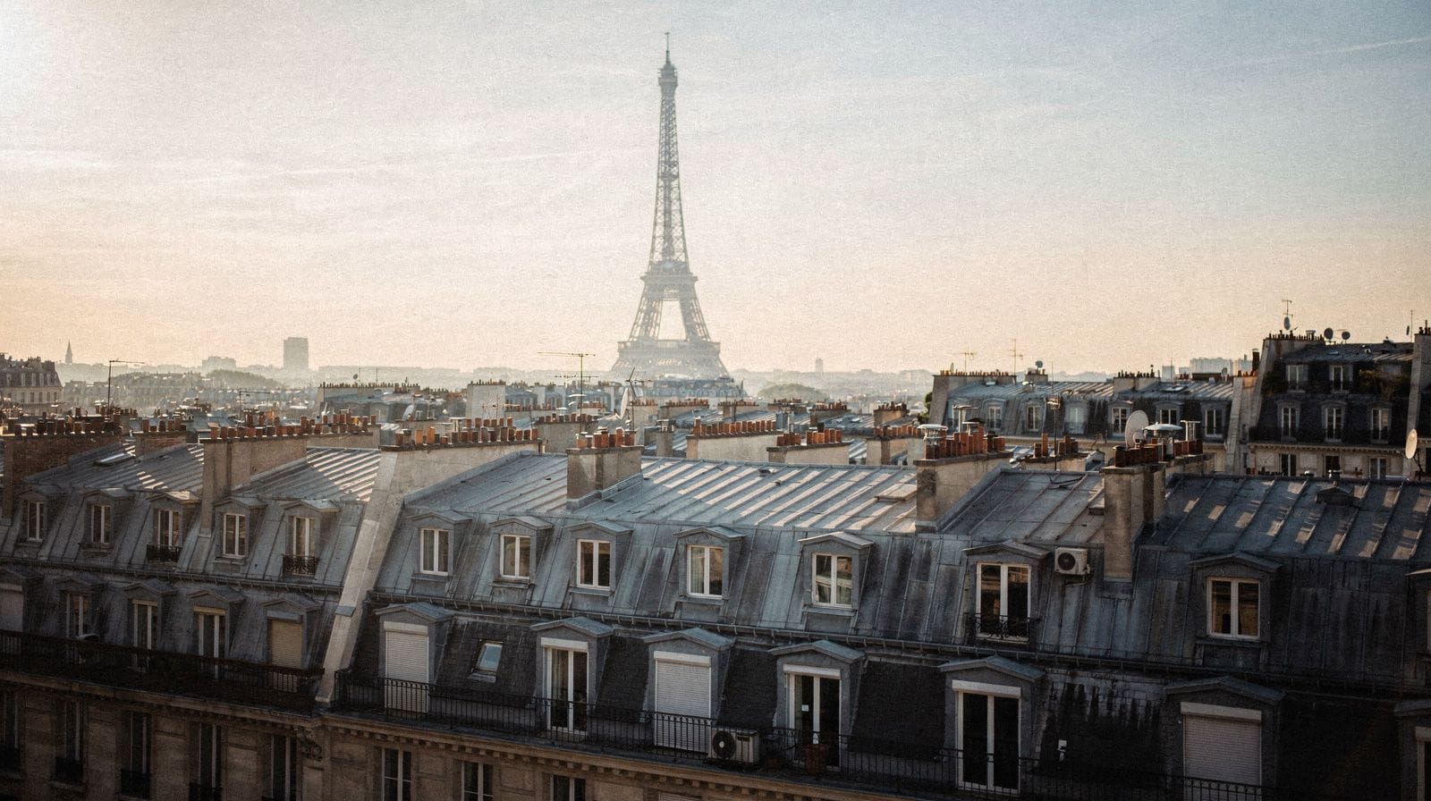 Sundays and August in Paris: what stays open